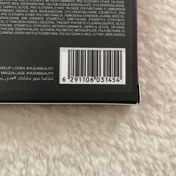 New Huda Beauty Desert Dusk Palette - Picture 11 of 11